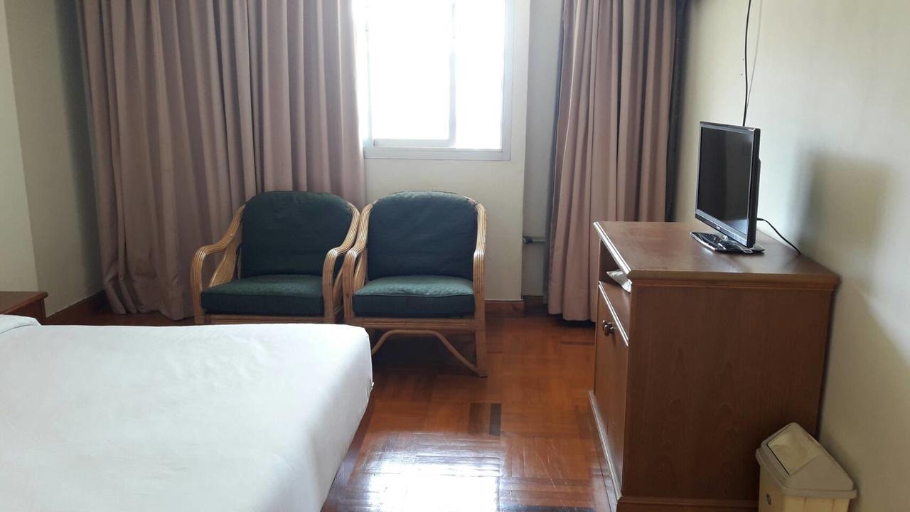 Paradorn Inn تشمبتون المظهر الخارجي الصورة