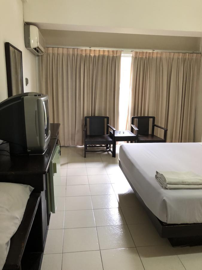 Paradorn Inn تشمبتون المظهر الخارجي الصورة