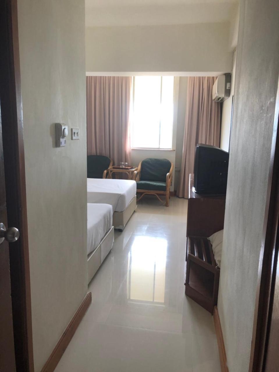 Paradorn Inn تشمبتون المظهر الخارجي الصورة