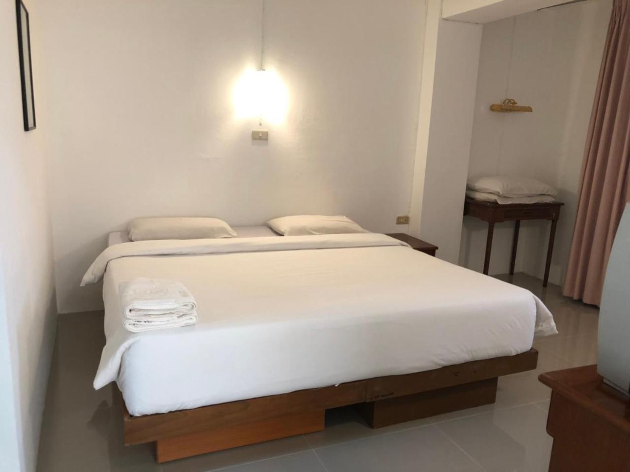 Paradorn Inn تشمبتون المظهر الخارجي الصورة