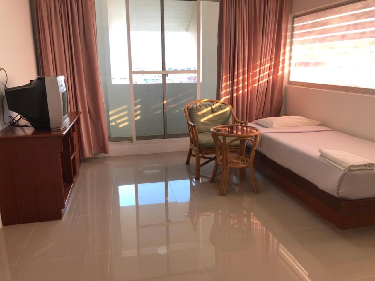 Paradorn Inn تشمبتون المظهر الخارجي الصورة